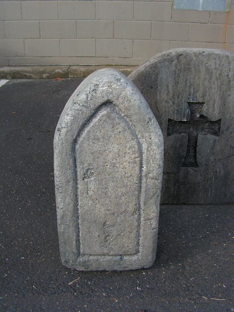 HEADSTONE, Small (58cm H)